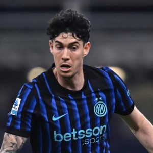 意媒：巴斯托尼仍在与轻微膝伤作斗争，周末出战科莫存疑